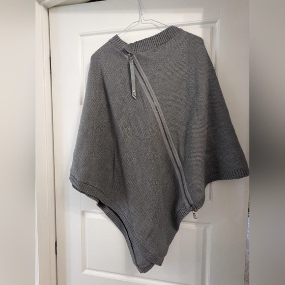 lululemon athletica Accessories - Lululemon merino wool poncho